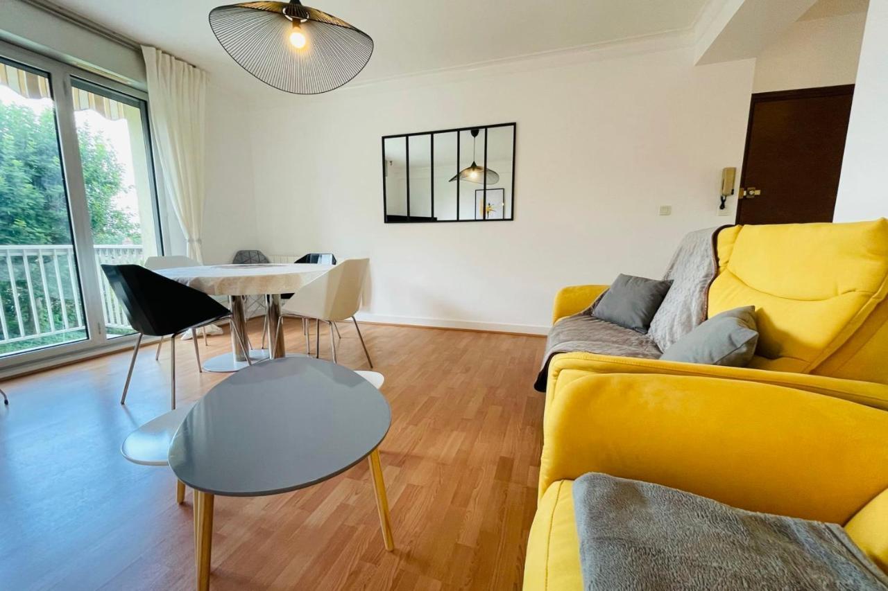 La Belle Ferronniere Appartement Avec Environnement Paisible 엉부와스 외부 사진