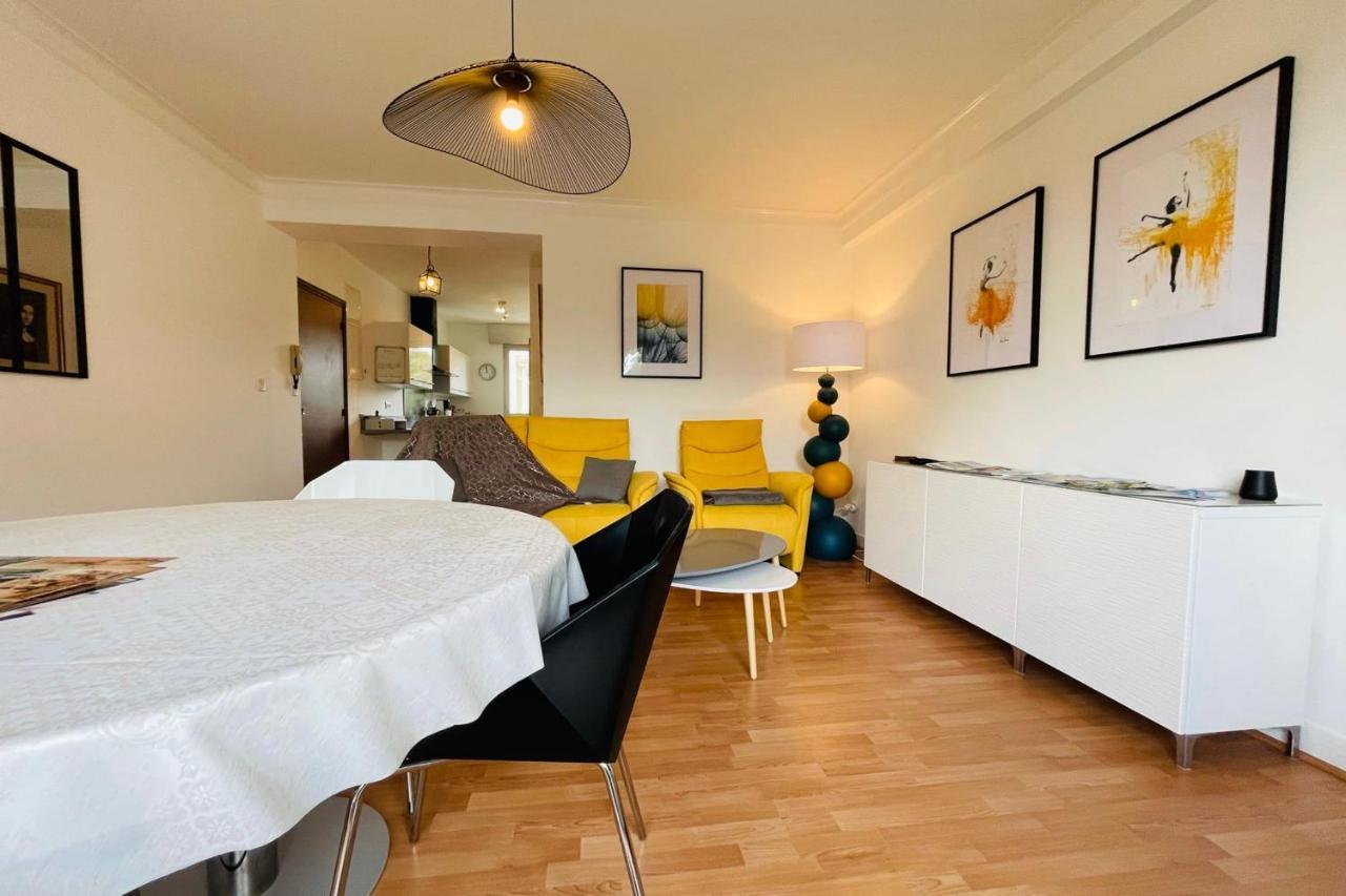 La Belle Ferronniere Appartement Avec Environnement Paisible 엉부와스 외부 사진