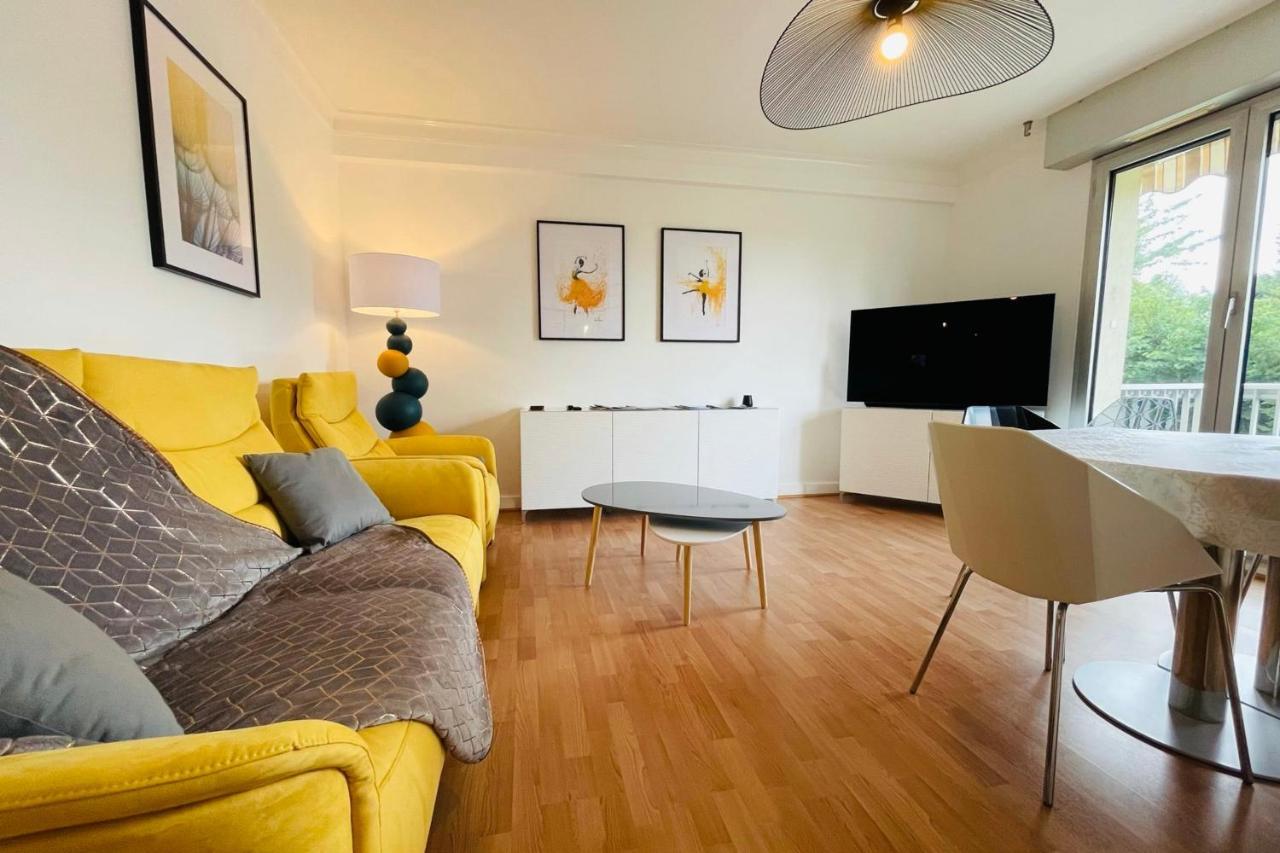 La Belle Ferronniere Appartement Avec Environnement Paisible 엉부와스 외부 사진