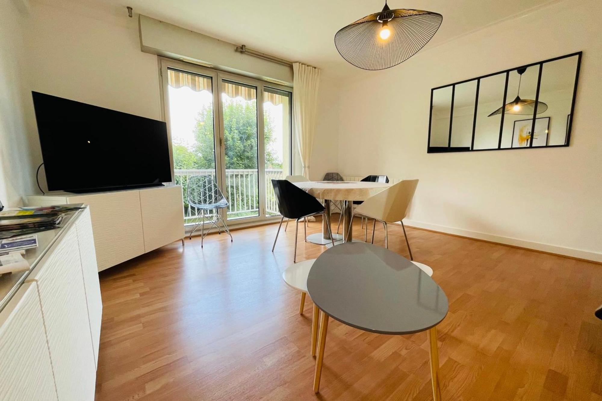 La Belle Ferronniere Appartement Avec Environnement Paisible 엉부와스 외부 사진